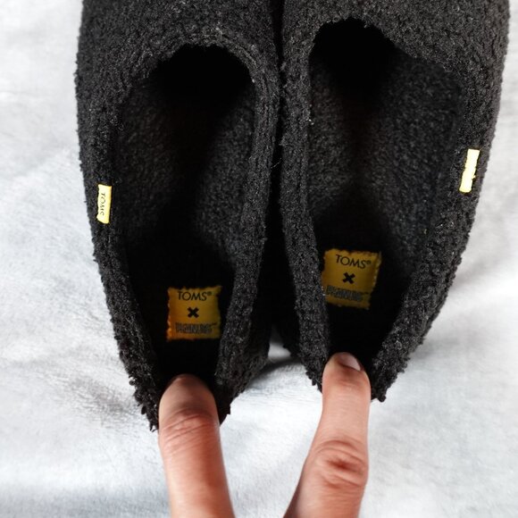 Toms X Peanuts Snoopy Joe Cool Slippers Mens 10 Fleece Slip On Black - Picture 3 of 6